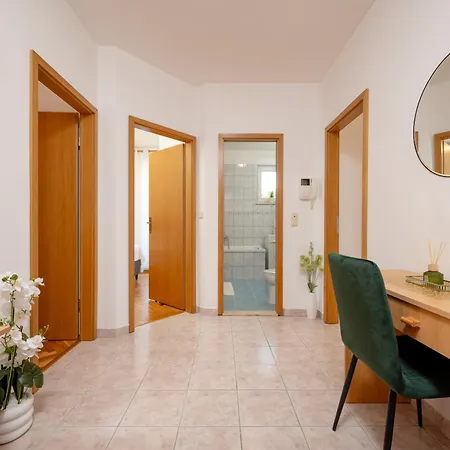 Апартаменти Nest Ciovo