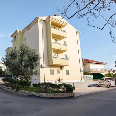 Nest Ciovo Апартаменти